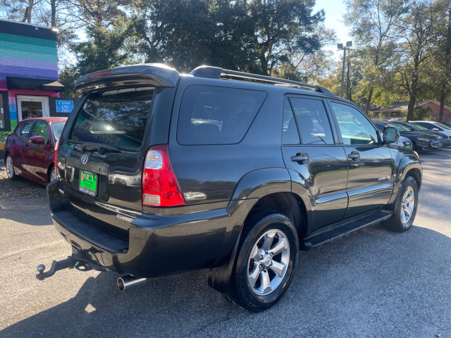 2007 GRAY TOYOTA 4RUNNER LIMITED (JTEBT17R778) with an 4.7L engine, Automatic transmission, located at 5103 Dorchester Rd., Charleston, SC, 29418-5607, (843) 767-1122, 36.245171, -115.228050 - Clean Spacious Interior with Leather, Power Rear Window, CD/AUX/Sat, Navigation, Backup Camera, Dual Climate Control, Power Everything (windows, locks, seats, mirrors), Memory/Heated Seats, Keyless Entry, Tow Package, Alloy Wheels. Local Trade-in! Clean CarFax (no accidents reported!) 186k miles Lo - Photo#6